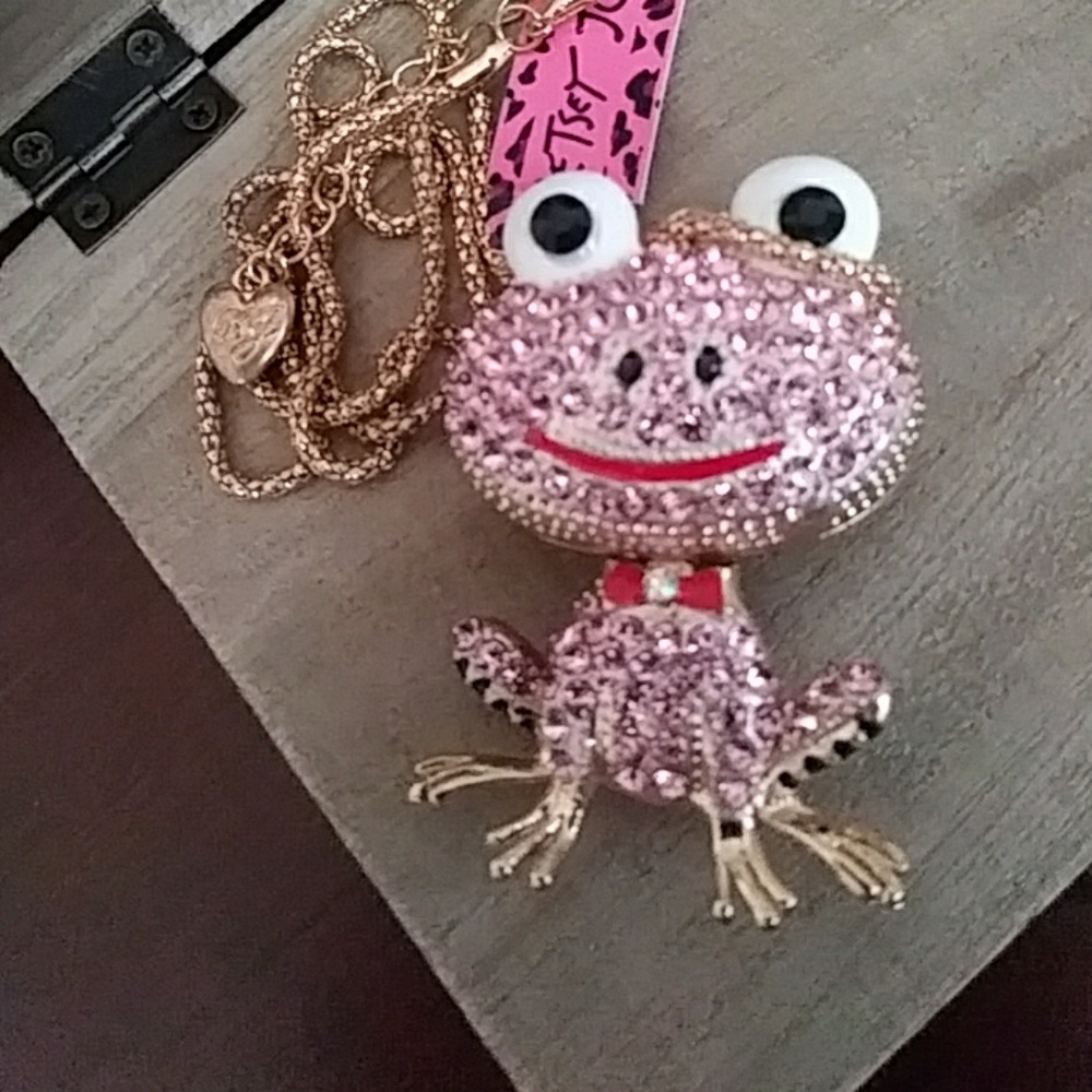 Betsey frog sweater necklace